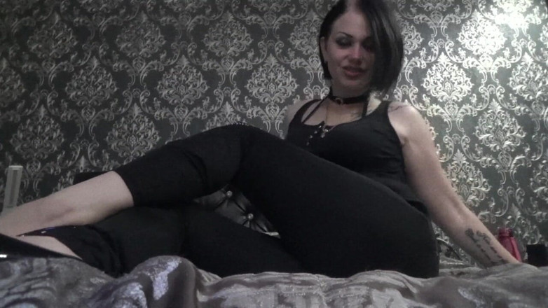Goddess Misha Goldy: Adora le mie scarpe piccolo perdente !!
