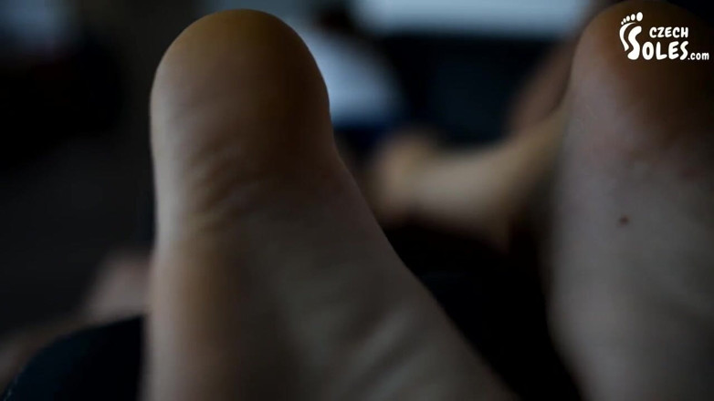 Czech Soles - foot fetish content: Daj mi czynsz lub swoje śmierdzące stopy