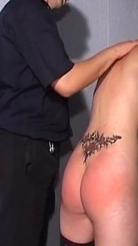 Acorrentada madura morena milf açoitada por mestre dominante
