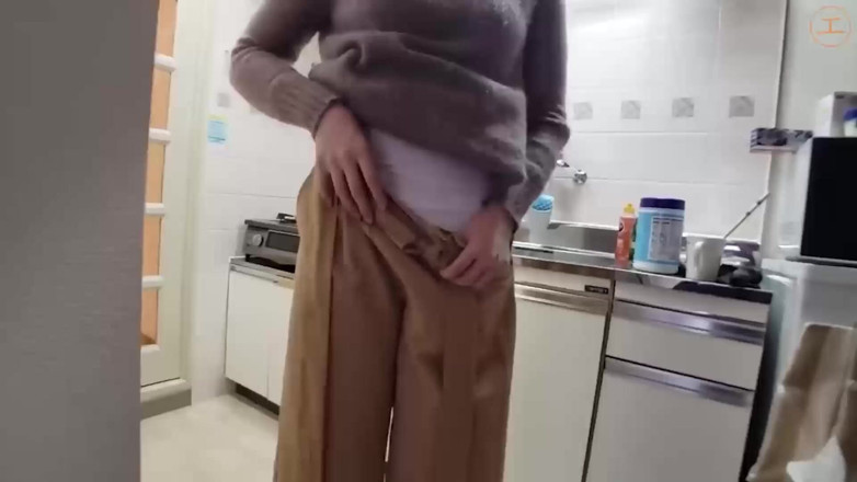 Asians in love: Asian wife doggy creampie