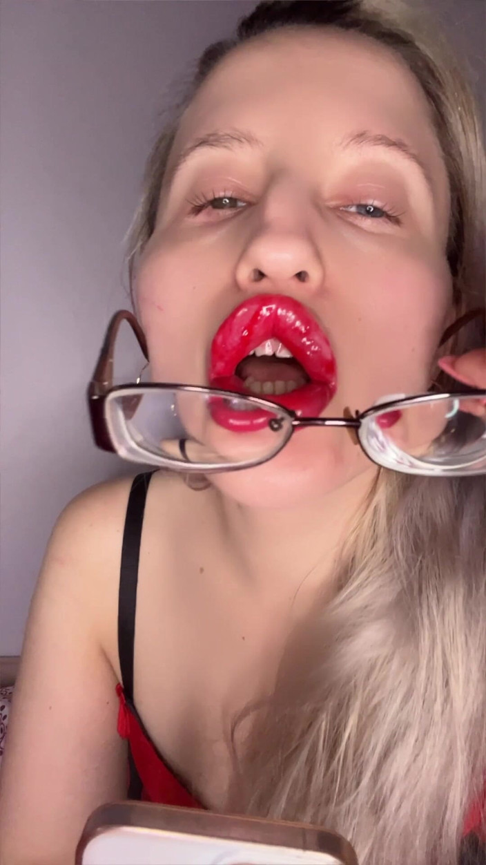 FinDom Goaldigger: Come vuoi che ti mostro i miei grandi occhiali?