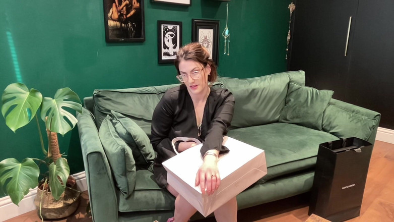 Countess diamond: Ciągnie obuwia Findom
