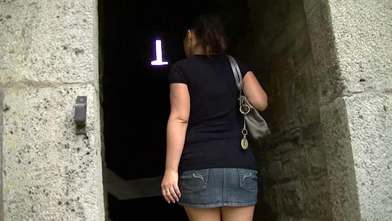 Yvette xtreme: Paseo por la ciudad descalzo