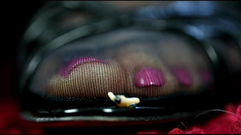 Ella Kross: 땀에 젖은 나일론 안에 갇혀