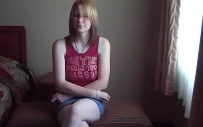 NaughtyMidwestGirls: Ann Marie- 18 ans. Une rousse pour la première fois devant...