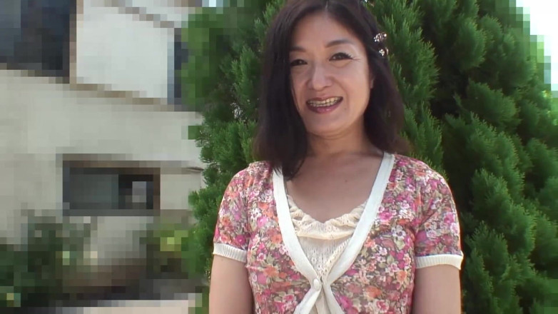 Asian Mature Climax: Brünette mieze strippt nach innen