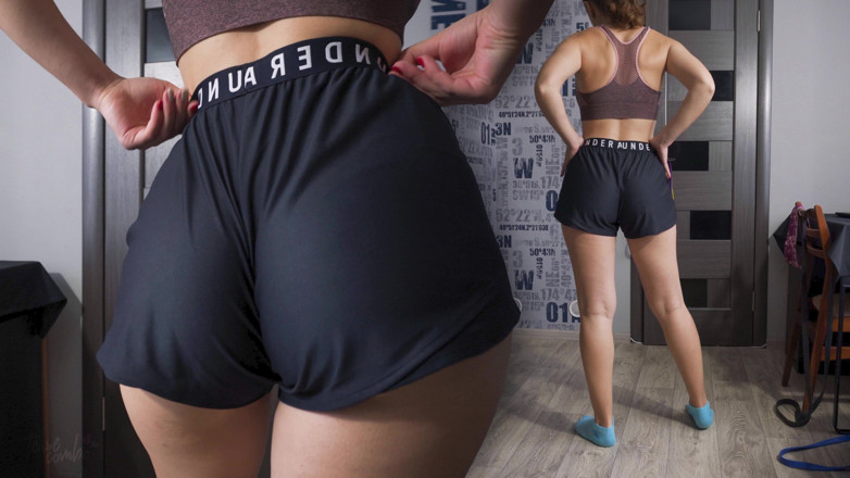 Teasecombo 4K: PAWG-MILF neckt ihren arsch in sport unter Rüstung shorts