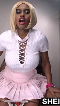 Drückende stiefschwester für versaute nasse muschi ficken, Aus sicht-blowjob auf der toilette, entbauter tabu-sex im rosa kleid