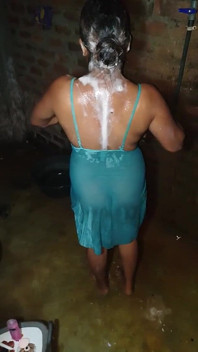 evli kadın banyoda ateşli banyo