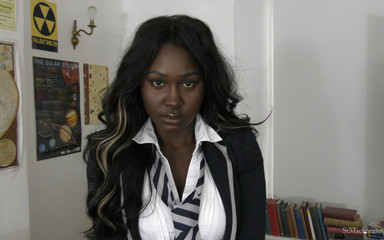 St Mackenzie's: Klikněte pro Gif Nairobi; Velké tmavohnědé oči a JOi