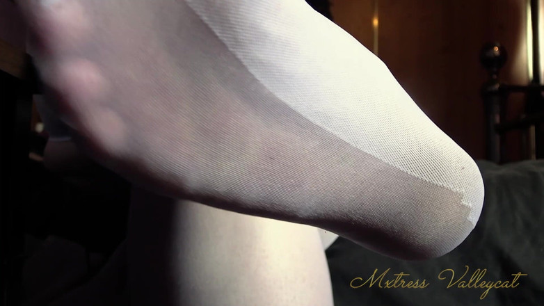 Mxtress Valleycat: Silken Stocking Snare