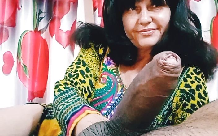 Bolly Karma: Exótica milf geme com prazer enquanto recebe bbc