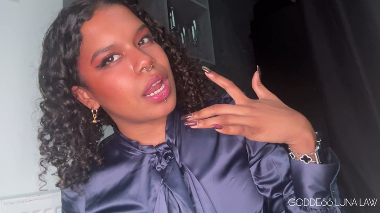 Goddess Luna Law: Entretien d’embauche avec le seau à crachat, POV