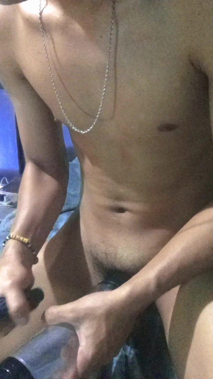 Rouge_eastson: Twink oyuncağını oynuyor