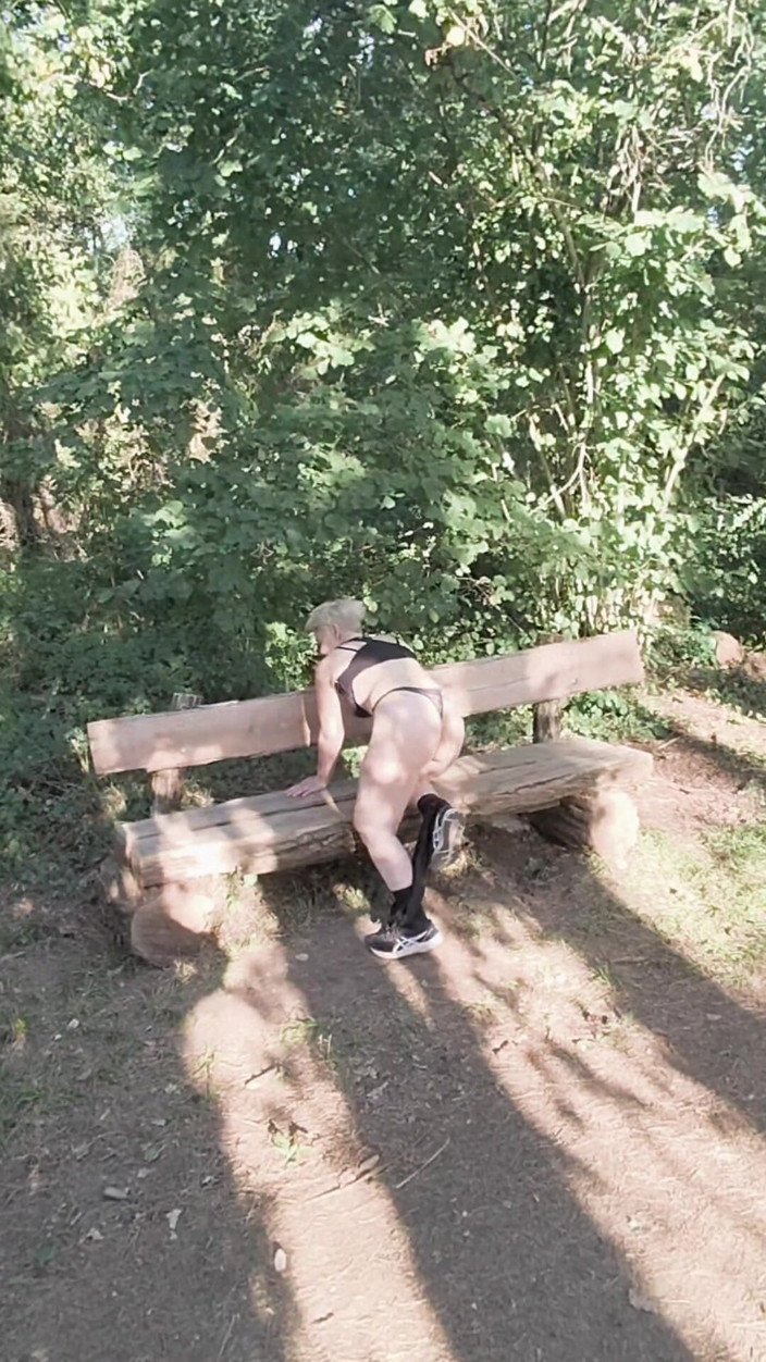 Sofy13: Je Suis Une Petite Salope Qui Adore Montrer Son Cul...