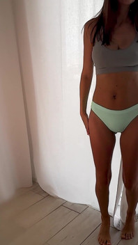 A girl with a WIDE BUTTHOLE fucks Insta reel of girl with a BIG MOUTH.mp4
