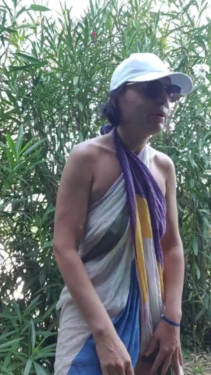 JulieEroticDress: MILF di tempat awam