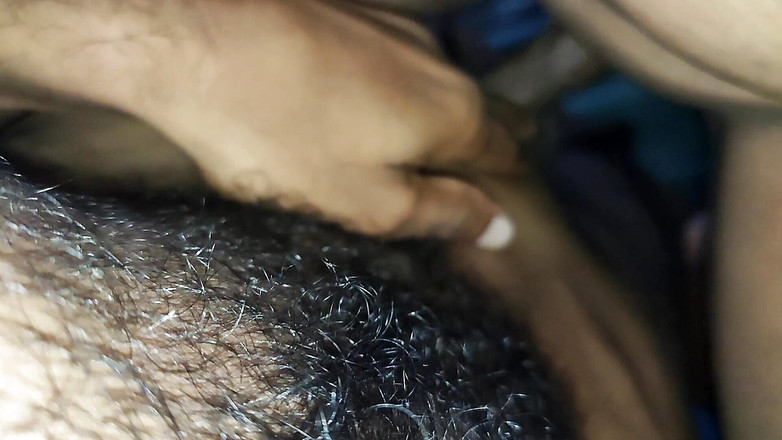 Mhjkrj054: 印度德希在地板上享受浪漫的性爱并被