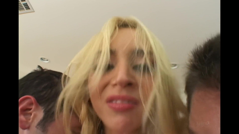 Blitzporn: Kelly Wells: Double Anal Penetration