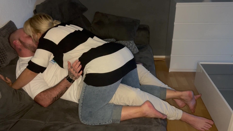 Bonieclydeerotik: Горячая прелюдия, быстрый минет, мастурбация, более удовлетворённая мокрая киска с жёстким членом, оргазм, кончающий парный диван любитель