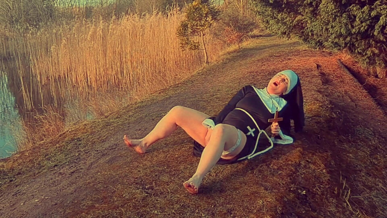 Kylie Britain Adventures: Nonne Kylies heimfriedigt