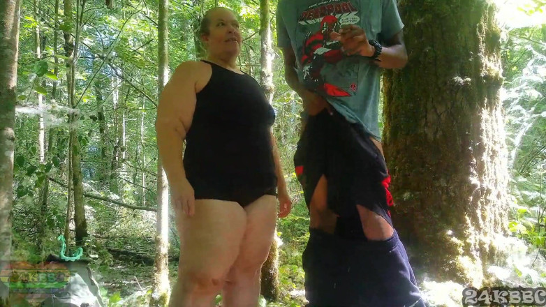 24KBBC: BBW granne och jag har kul i skogen