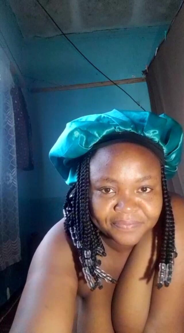 Mahali: Eu amo mostrar minha bunda preta na câmera 2