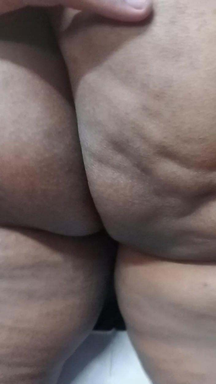 Priya aunty: Dì mũm mĩm nóng bỏng trở lại