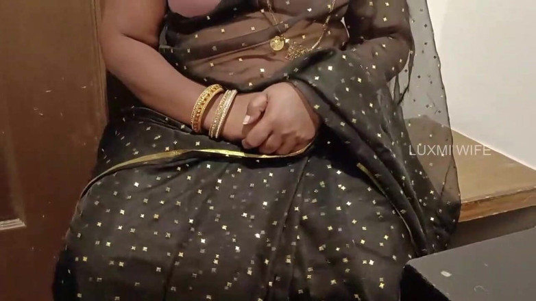 Luxmi Wife: Доктор трахает пациентку в черной сексуальной сари - эпизод 2