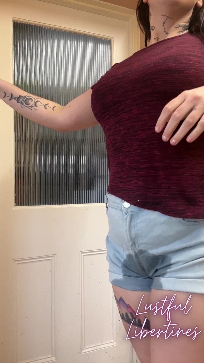 Lustful Libertines: Kilitli Ve Çişini Yapmak Için Çaresiz - Şort Islatıyor