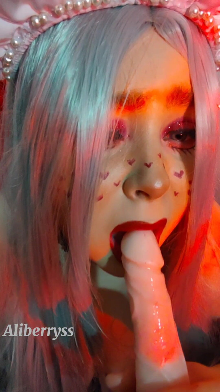 Aliberryss: La Ragazza E-ti Succhia E Ti Lecca Le Palle