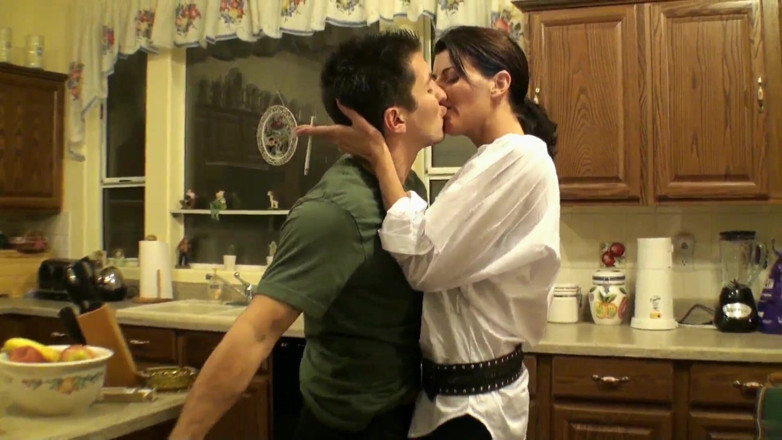 Big tit MILF'S GILF'S and girls: Cougar stiefmoeder met grote tieten wil spelen