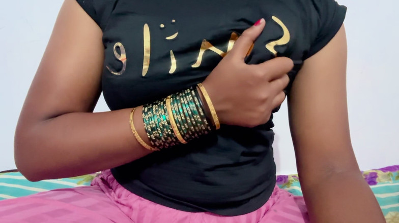 Mary V: 카메라 라이브 영상 통화 섹스의 핫한 타밀 아줌마