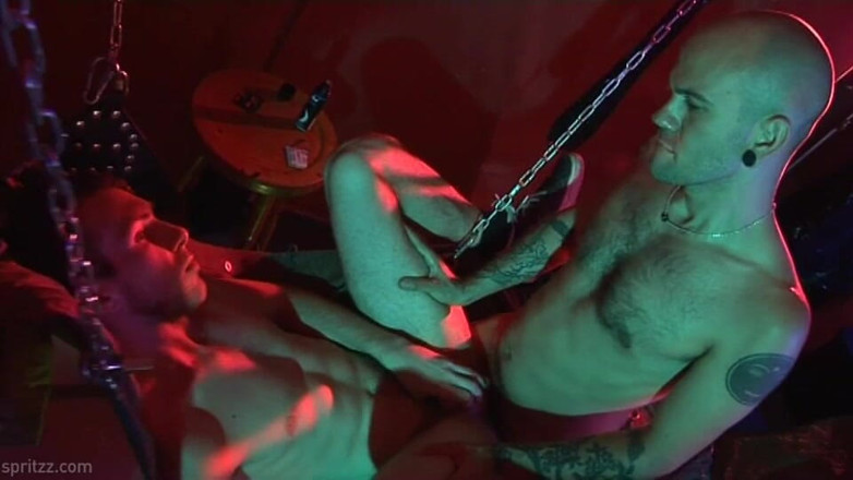 Spritzz: Darkroom Slingfuck