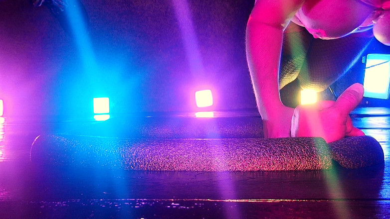 Cliff Media: पूरा वीडियो - ग्लोरीहोल ग्लो पार्टी - क्लिफ मीडिया प्रोडक्शंस