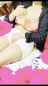 Mahasiswi india lagi asik fingering memek sempitnya sampai muncrat berantakan