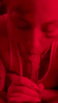 Lotus Queeen adore sucer ma grosse bite noire - double D entièrement naturel avec un cul de 50 pouces - super sexy !!