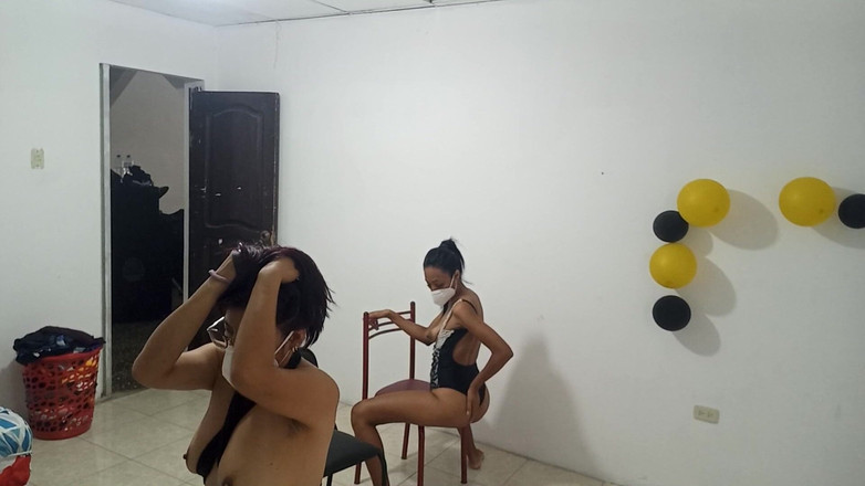 NEGRITA SEXY: 我的女同性恋朋友回家了，我们变得非常热辣和饥渴