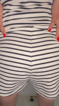 Pruttar i pyjamas buttcrack