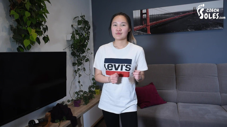 Czech Soles - foot fetish content: Asijská dívka Karate kope a POV uctívání nohou