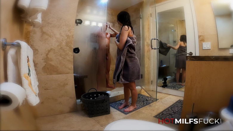 Hot Milfs Fuck: ของดีน้ําแตกในแพ็คเกจเล็ก ๆ