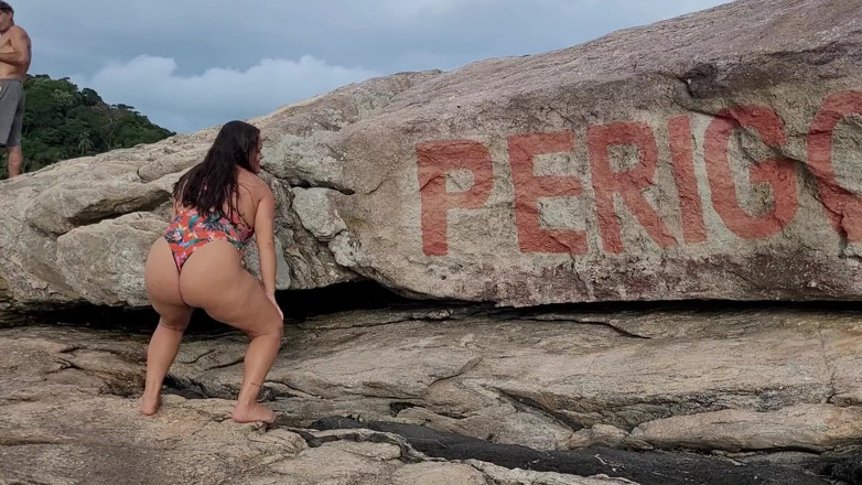 Paty Bumbum: ビッグマッキーは彼の巨大な13インチコックで私の猫を壊した