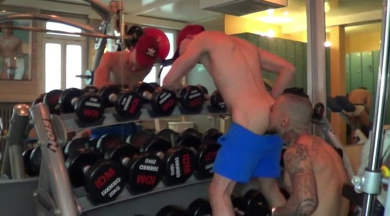 Gaybareback: Xxl üst sikiş prezervatifsiz eşcinsel ve dölleme