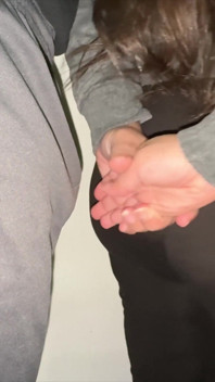 Женщина С Большой Задницей Хватает Хуй Незнакомца