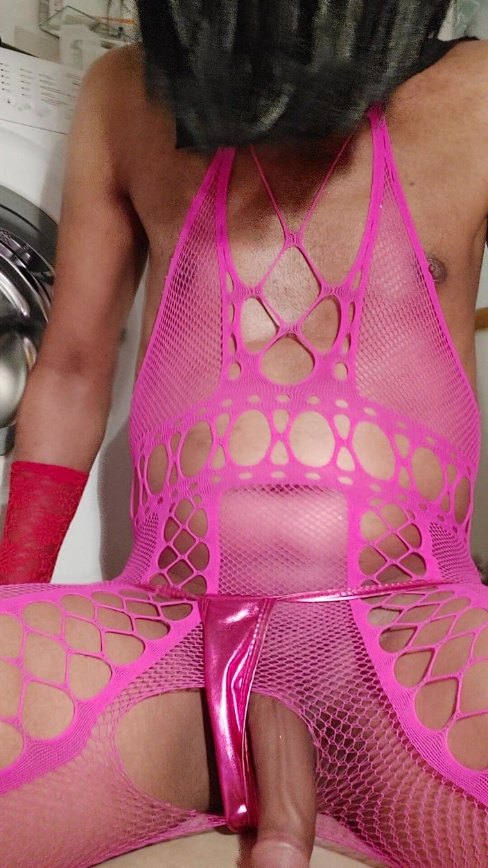 Milah CrossxxX: Pulă care se încornorează în plasă roz