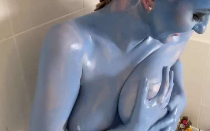 Em Yang: Twi'lek Star Wars Body-paint Shower Play
