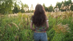 Skutečné amatérské venkovní šukání zadku - anální creampie v lese