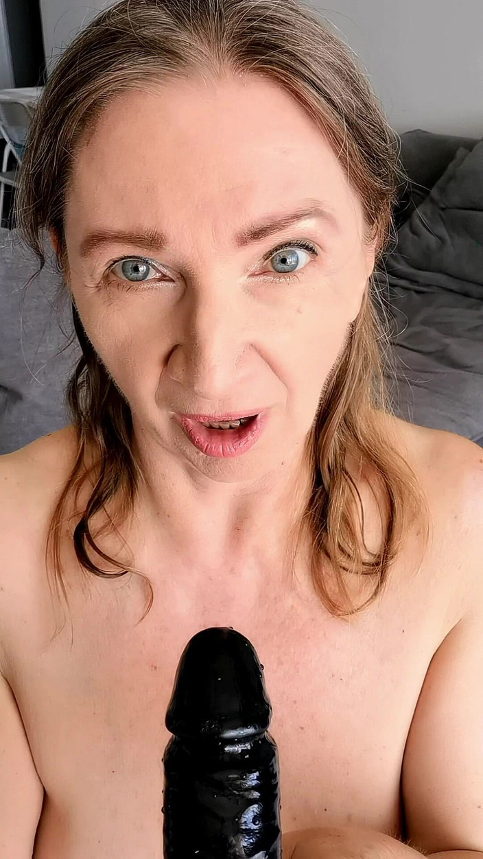 MariaOld: Si cantik matang yang remeh dan menggoda mengambil tempat perlindungan...