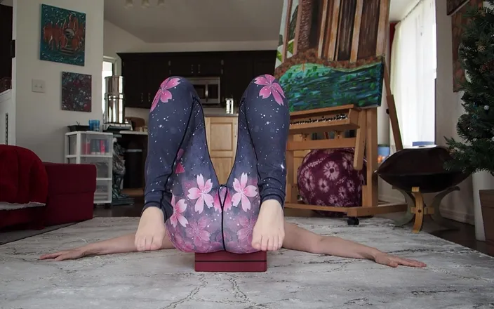 Aurora Willows: Behind the Scenes Yoga Class 92
