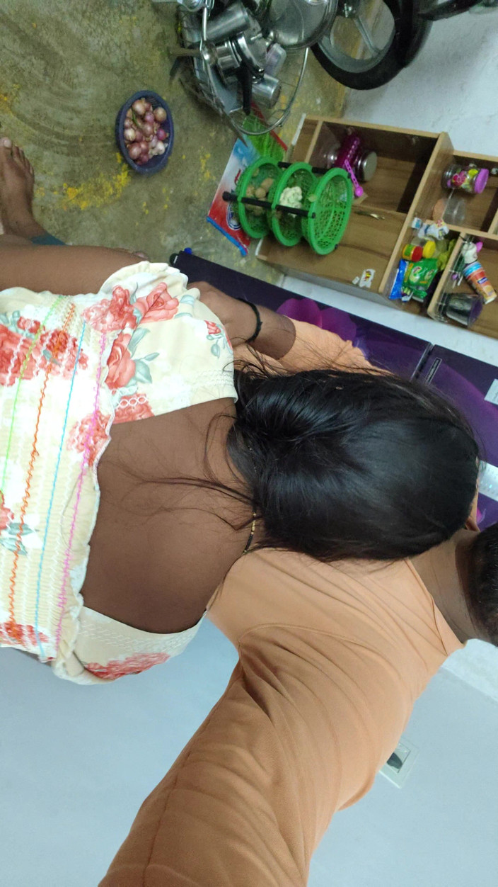 Premi pooja: Adik tiri &amp; abang tiri besar melihat abang tirinya melancap dan...